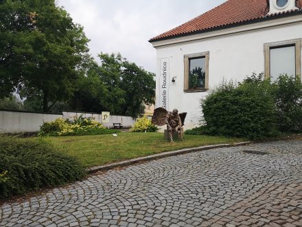 V parčíku před zámkem Roudnice nad Labem.